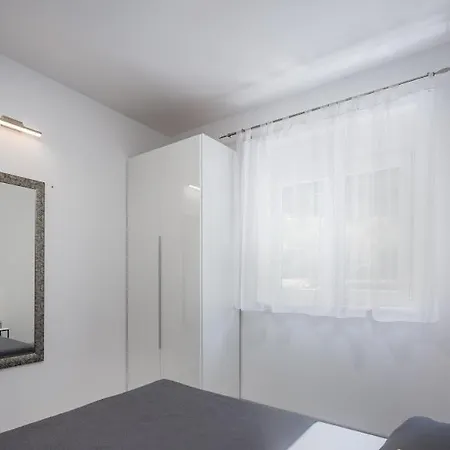 Apartman Avila *