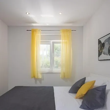 Avila Apartment *