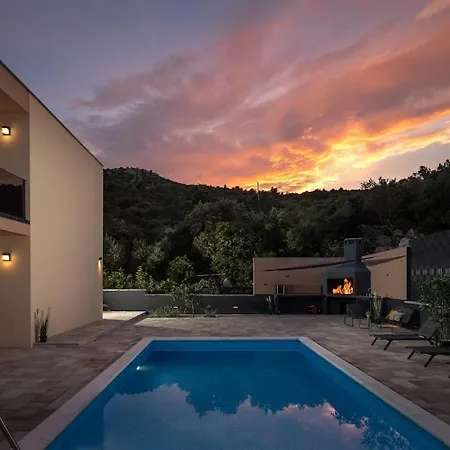 Avila Apartman *