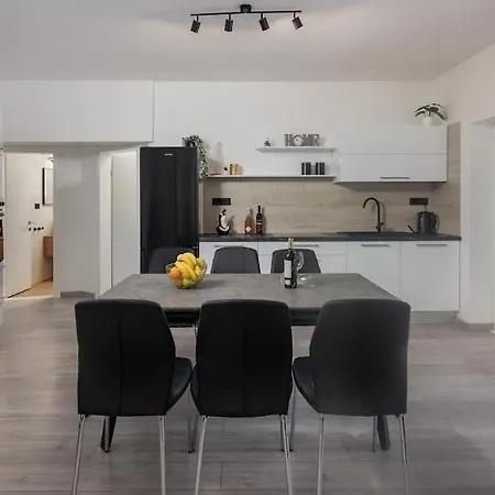Avila Apartment *